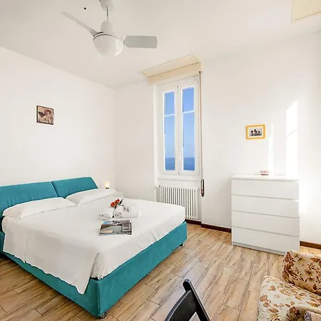 La Vie Enchanting Sea View - Happy